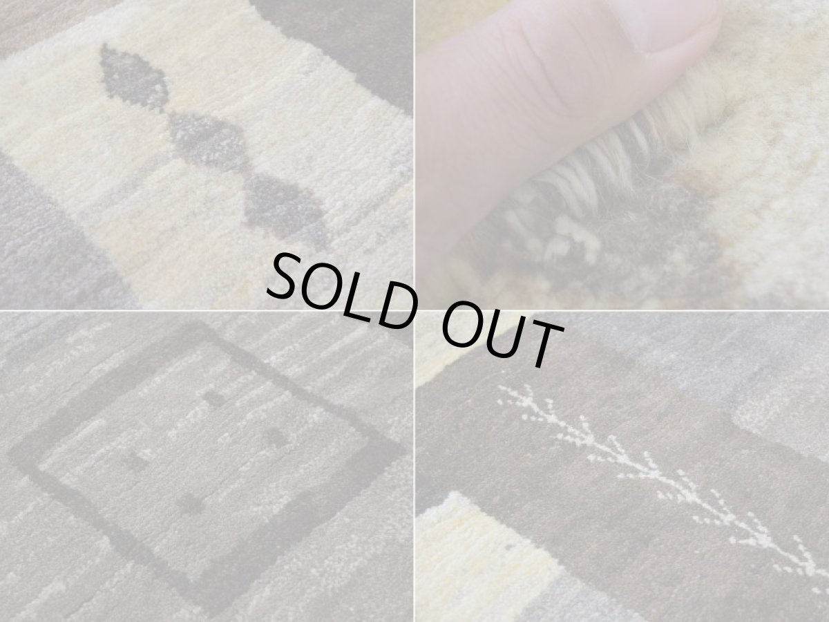 画像15: 新品 ペルシャ ギャッベ 縦2m 横1.5m 3㎡ 〜3帖 リビング ダイニング 2-3人掛けソファ サイズ 200 × 150 cm No.1931 肉厚 天然 草木染 ウール ギャベ 手織り ハンドメイド ラグ 絨毯 カーペット リビングダイニングルームやベッドサイドに 生成り クリーム ベージュ ブラウン 原毛系 n-1931-200150s042-013 (15)