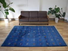 画像1: 新品 ペルシャ ギャッベ 縦2.4m 横1.8m 4㎡ 〜3帖 リビング ダイニング 2-3人掛けソファ サイズ 235 × 173 cm No.1946 天然 草木染 ウール ギャベ 手織り ハンドメイド ラグ 絨毯 カーペット リビングダイニングルームやベッドサイドに インディゴブルー 青 藍色 n-1946-235173s032-042 (1)
