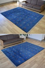 画像5: 新品 ペルシャ ギャッベ 縦2.4m 横1.8m 4㎡ 〜3帖 リビング ダイニング 2-3人掛けソファ サイズ 235 × 173 cm No.1946 天然 草木染 ウール ギャベ 手織り ハンドメイド ラグ 絨毯 カーペット リビングダイニングルームやベッドサイドに インディゴブルー 青 藍色 n-1946-235173s032-042 (5)