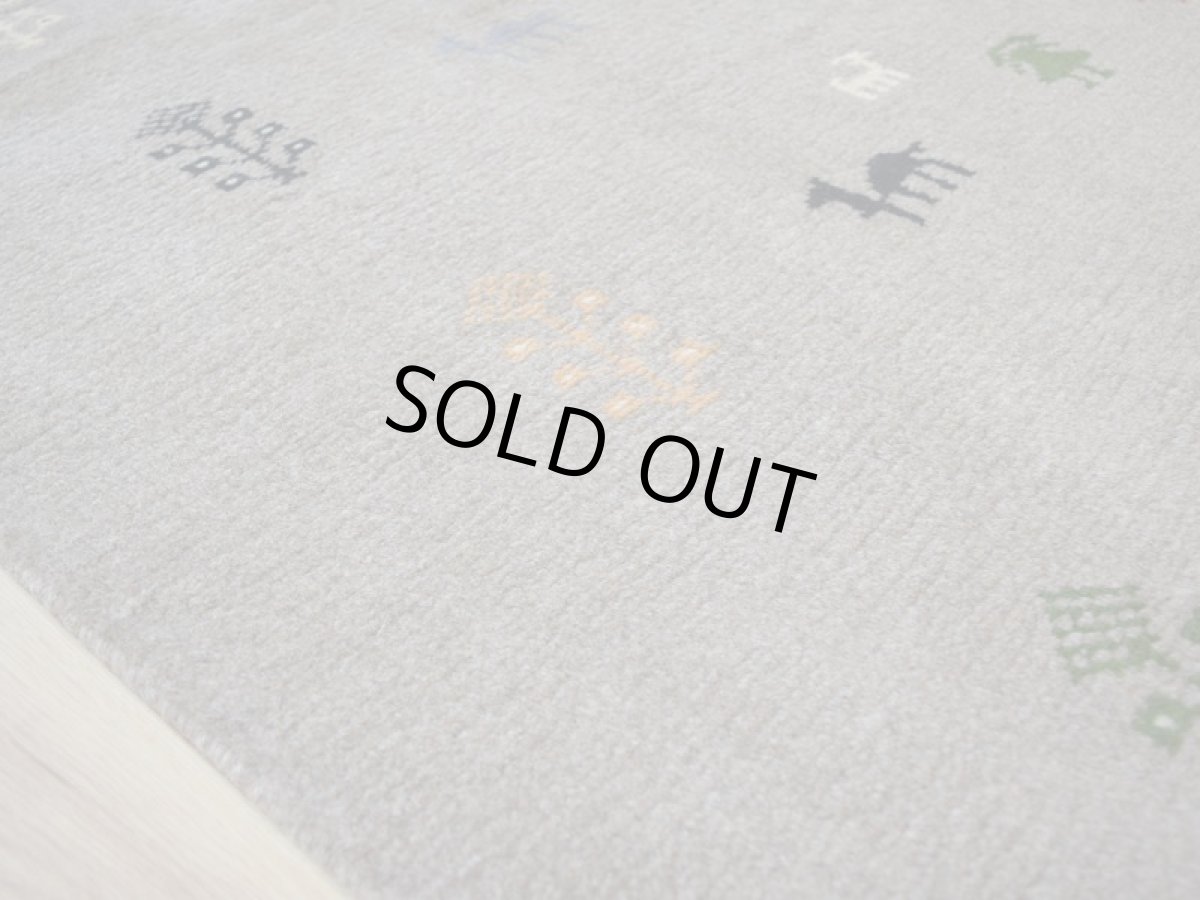 画像13: 新品 ペルシャ ギャッベ 縦2m 横1.5m 3㎡ 〜3帖 リビング ダイニング 2-3人掛けソファ サイズ 193 × 152 cm No.R423 肉厚 天然 ウール ギャベ 手織り ハンドメイド ラグ 絨毯 カーペット リビングダイニングルームやベッドサイドに ライトグレー ベージュ n-r423-193152h051-002 (13)