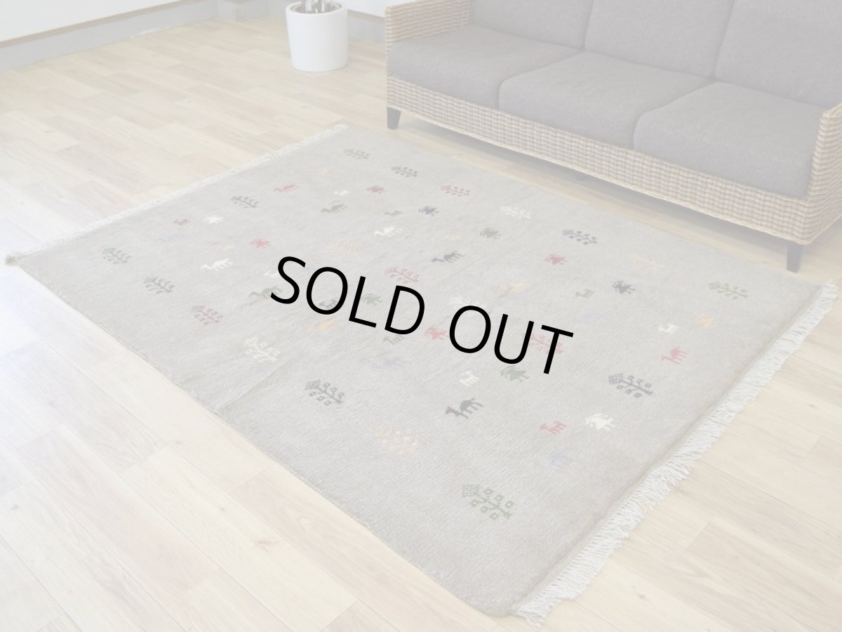 画像2: 新品 ペルシャ ギャッベ 縦2m 横1.5m 3㎡ 〜3帖 リビング ダイニング 2-3人掛けソファ サイズ 193 × 152 cm No.R423 肉厚 天然 ウール ギャベ 手織り ハンドメイド ラグ 絨毯 カーペット リビングダイニングルームやベッドサイドに ライトグレー ベージュ n-r423-193152h051-002 (2)