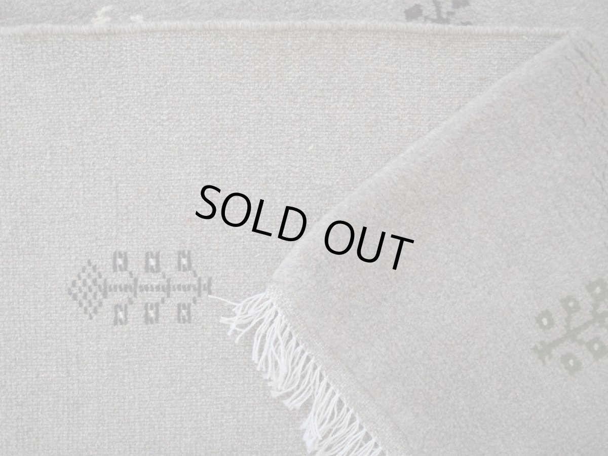 画像16: 新品 ペルシャ ギャッベ 縦2m 横1.5m 3㎡ 〜3帖 リビング ダイニング 2-3人掛けソファ サイズ 193 × 152 cm No.R423 肉厚 天然 ウール ギャベ 手織り ハンドメイド ラグ 絨毯 カーペット リビングダイニングルームやベッドサイドに ライトグレー ベージュ n-r423-193152h051-002 (16)