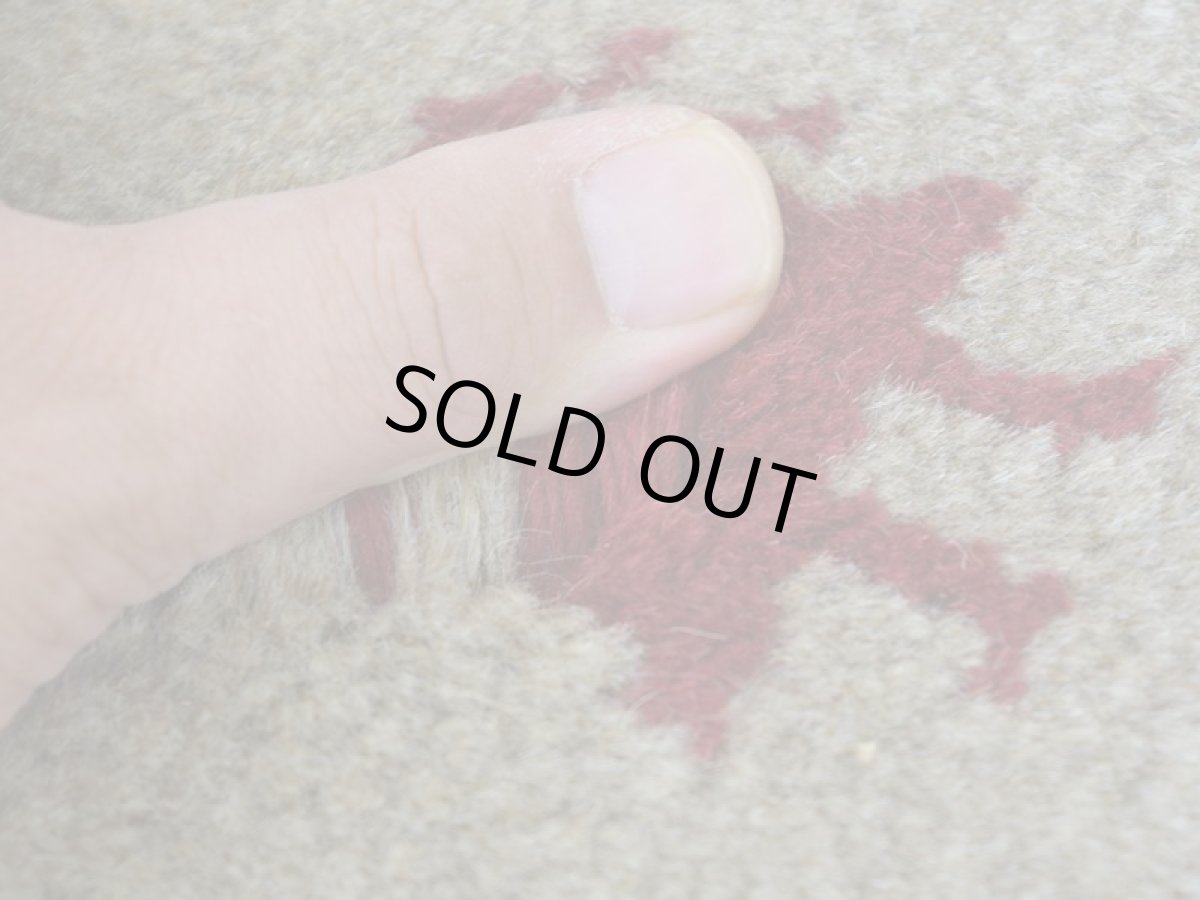 画像10: 新品 ペルシャ ギャッベ 縦2m 横1.5m 3㎡ 〜3帖 リビング ダイニング 2-3人掛けソファ サイズ 193 × 152 cm No.R423 肉厚 天然 ウール ギャベ 手織り ハンドメイド ラグ 絨毯 カーペット リビングダイニングルームやベッドサイドに ライトグレー ベージュ n-r423-193152h051-002 (10)