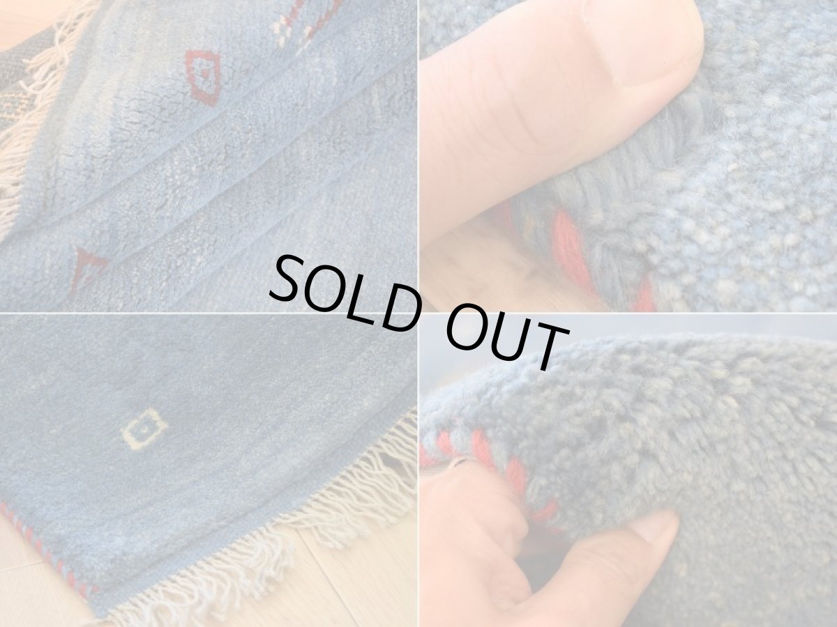 画像18: 新品 ペルシャ ギャッベ 縦2m 横2m 4㎡ 〜4.5帖 リビング ダイニング 2-3人掛けソファ 正方形 スクエア サイズ 205 × 205 cm No.1951 天然 草木染 肉厚 ウール ギャベ 手織り ハンドメイド ラグ 絨毯 カーペット リビングダイニングルームやベッドサイドに インディゴブルー 青 藍 n-1951-205205s033-034 (18)