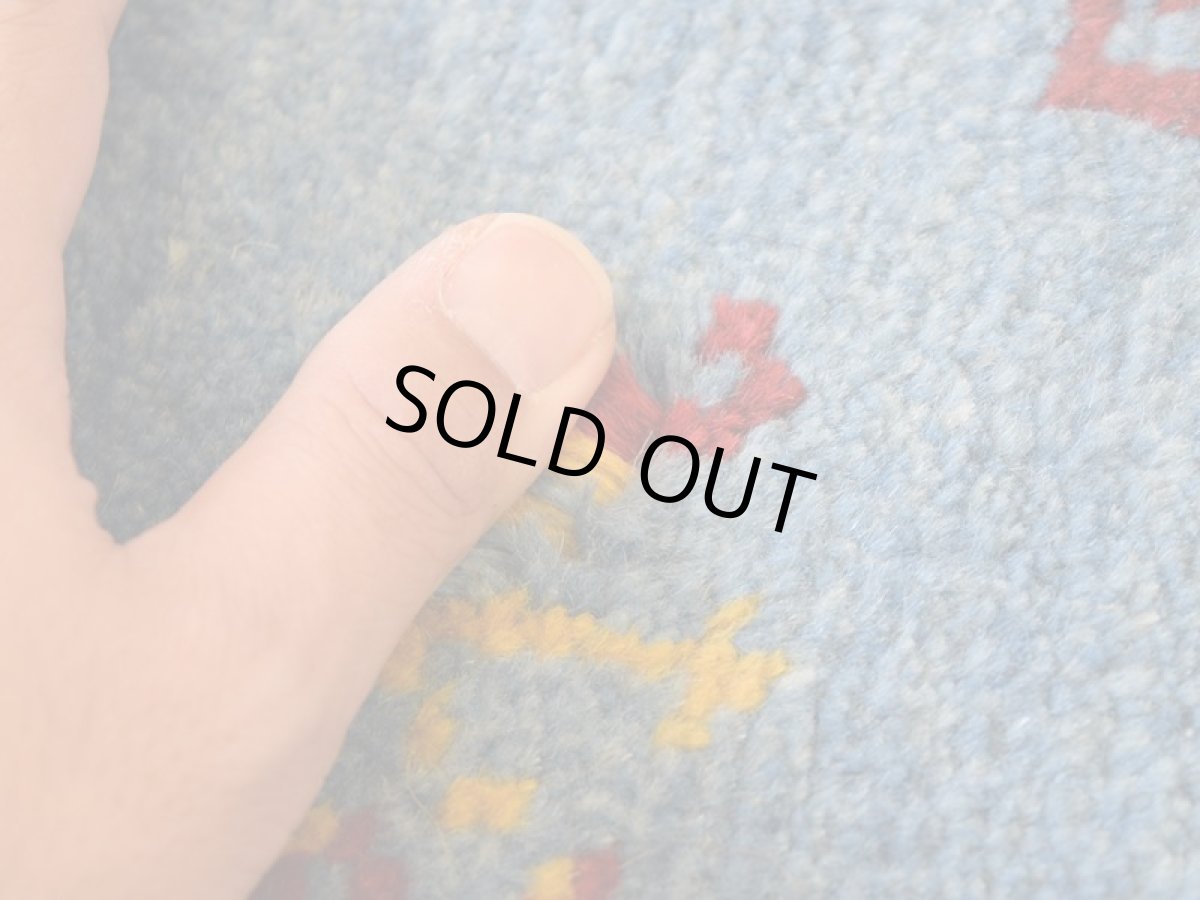 画像12: 新品 ペルシャ ギャッベ 縦2m 横2m 4㎡ 〜4.5帖 リビング ダイニング 2-3人掛けソファ 正方形 スクエア サイズ 205 × 205 cm No.1951 天然 草木染 肉厚 ウール ギャベ 手織り ハンドメイド ラグ 絨毯 カーペット リビングダイニングルームやベッドサイドに インディゴブルー 青 藍 n-1951-205205s033-034 (12)