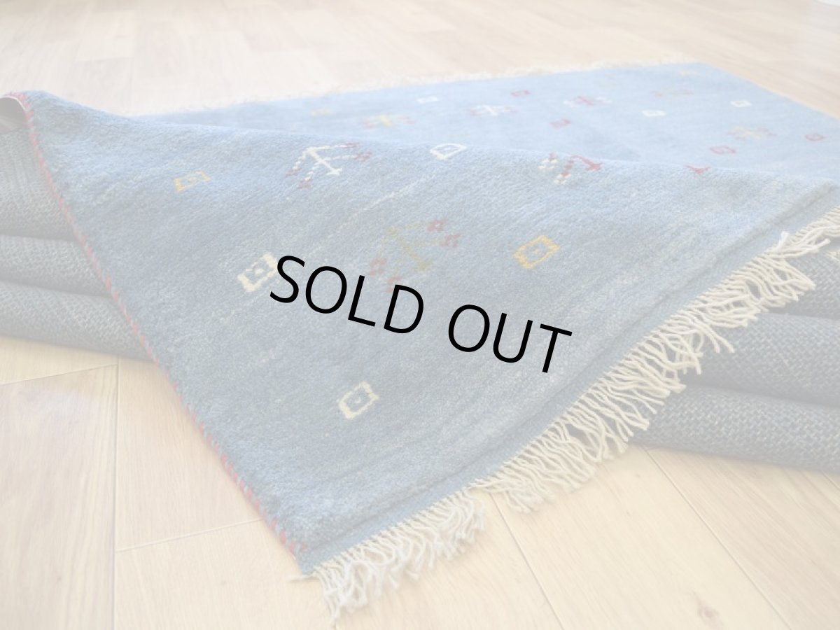 画像15: 新品 ペルシャ ギャッベ 縦2m 横2m 4㎡ 〜4.5帖 リビング ダイニング 2-3人掛けソファ 正方形 スクエア サイズ 205 × 205 cm No.1951 天然 草木染 肉厚 ウール ギャベ 手織り ハンドメイド ラグ 絨毯 カーペット リビングダイニングルームやベッドサイドに インディゴブルー 青 藍 n-1951-205205s033-034 (15)