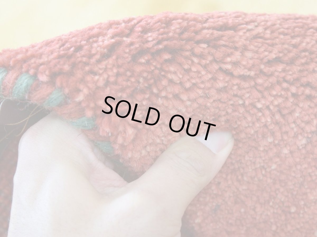 画像14: 新品 ペルシャ ギャッベ 縦2.5m 横1.7m 4.3㎡ 〜3帖 リビング ダイニング 2-3人掛けソファ サイズ 242 × 165 cm No.1479 天然 草木染 ウール ギャベ 手織り ハンドメイド ラグ 絨毯 カーペット リビングダイニングルームやベッドサイドに 赤 レッド 黄色 イエロー 動物 生命の樹柄 n-1479-242165s513-004 (14)