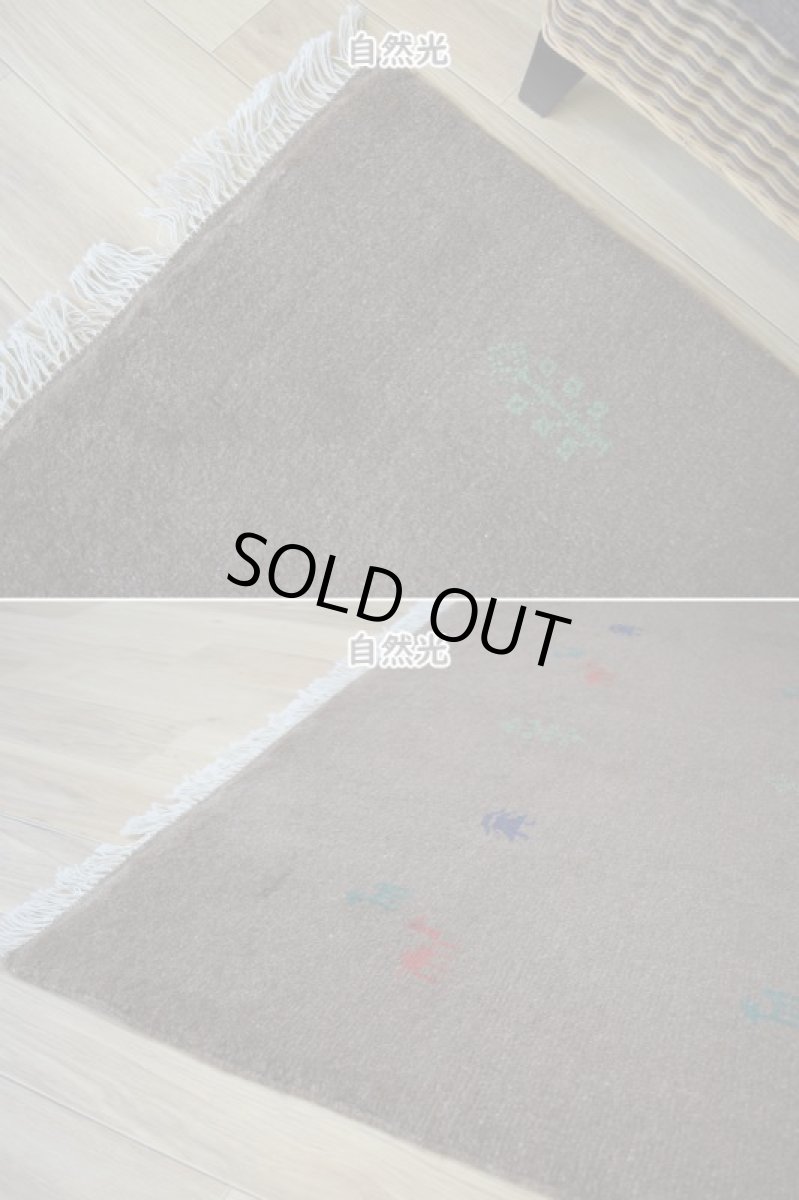 画像8: 新品 ペルシャ ギャッベ 縦2m 横1.4m 2.7㎡ リビング ダイニング 2-3人掛けソファ サイズ 200 × 132 cm No.R442 肉厚 天然 ウール ギャベ 手織り ハンドメイド ラグ 絨毯 カーペット リビングダイニングルームやベッドサイドに ライトブラウン 茶 動物 植物柄 n-r442-200132s031-071 (8)