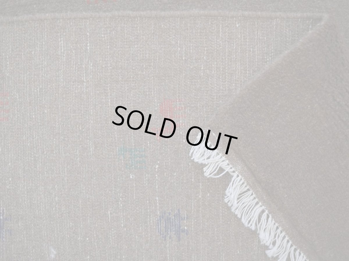 画像18: 新品 ペルシャ ギャッベ 縦2m 横1.4m 2.7㎡ リビング ダイニング 2-3人掛けソファ サイズ 200 × 132 cm No.R442 肉厚 天然 ウール ギャベ 手織り ハンドメイド ラグ 絨毯 カーペット リビングダイニングルームやベッドサイドに ライトブラウン 茶 動物 植物柄 n-r442-200132s031-071 (18)