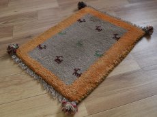 画像3: 新品 ペルシャ ギャッベ 足元マット 玄関マット ミニ サイズ 54 × 43 cm No.619 肉厚 天然 草木染 ウール ギャベ 手織り ハンドメイド ラグ 絨毯 カーペット グレー ベージュ イエロー オレンジ  n-619-054043s51-91 (3)