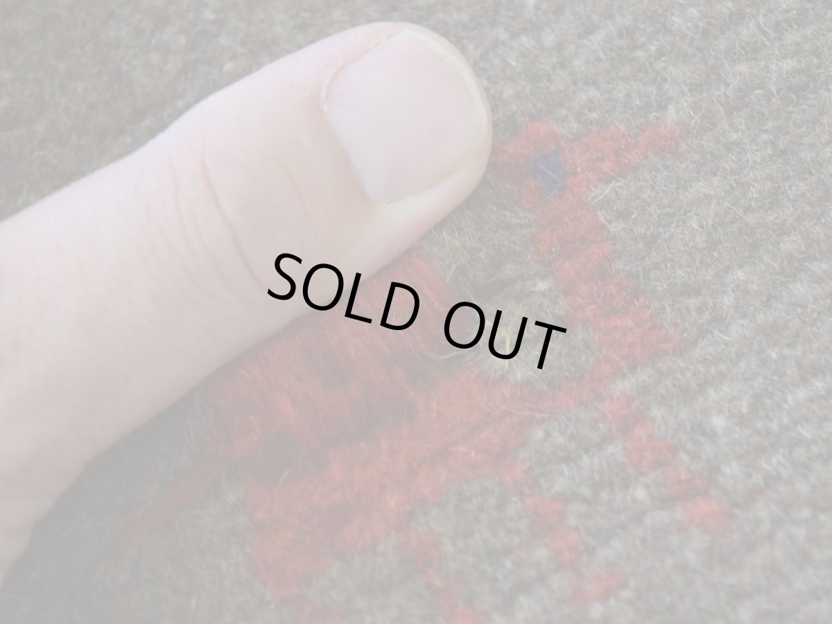 画像11: 新品 ペルシャ ギャッベ 縦2m 横1.4m 2.7㎡ リビング ダイニング 2-3人掛けソファ サイズ 200 × 132 cm No.R442 肉厚 天然 ウール ギャベ 手織り ハンドメイド ラグ 絨毯 カーペット リビングダイニングルームやベッドサイドに ライトブラウン 茶 動物 植物柄 n-r442-200132s031-071 (11)