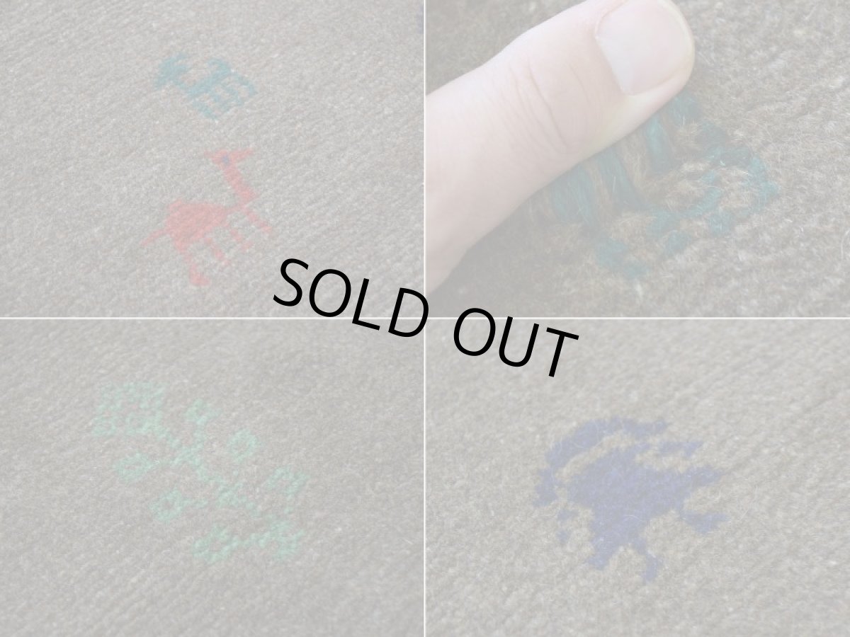 画像13: 新品 ペルシャ ギャッベ 縦2m 横1.4m 2.7㎡ リビング ダイニング 2-3人掛けソファ サイズ 200 × 132 cm No.R442 肉厚 天然 ウール ギャベ 手織り ハンドメイド ラグ 絨毯 カーペット リビングダイニングルームやベッドサイドに ライトブラウン 茶 動物 植物柄 n-r442-200132s031-071 (13)