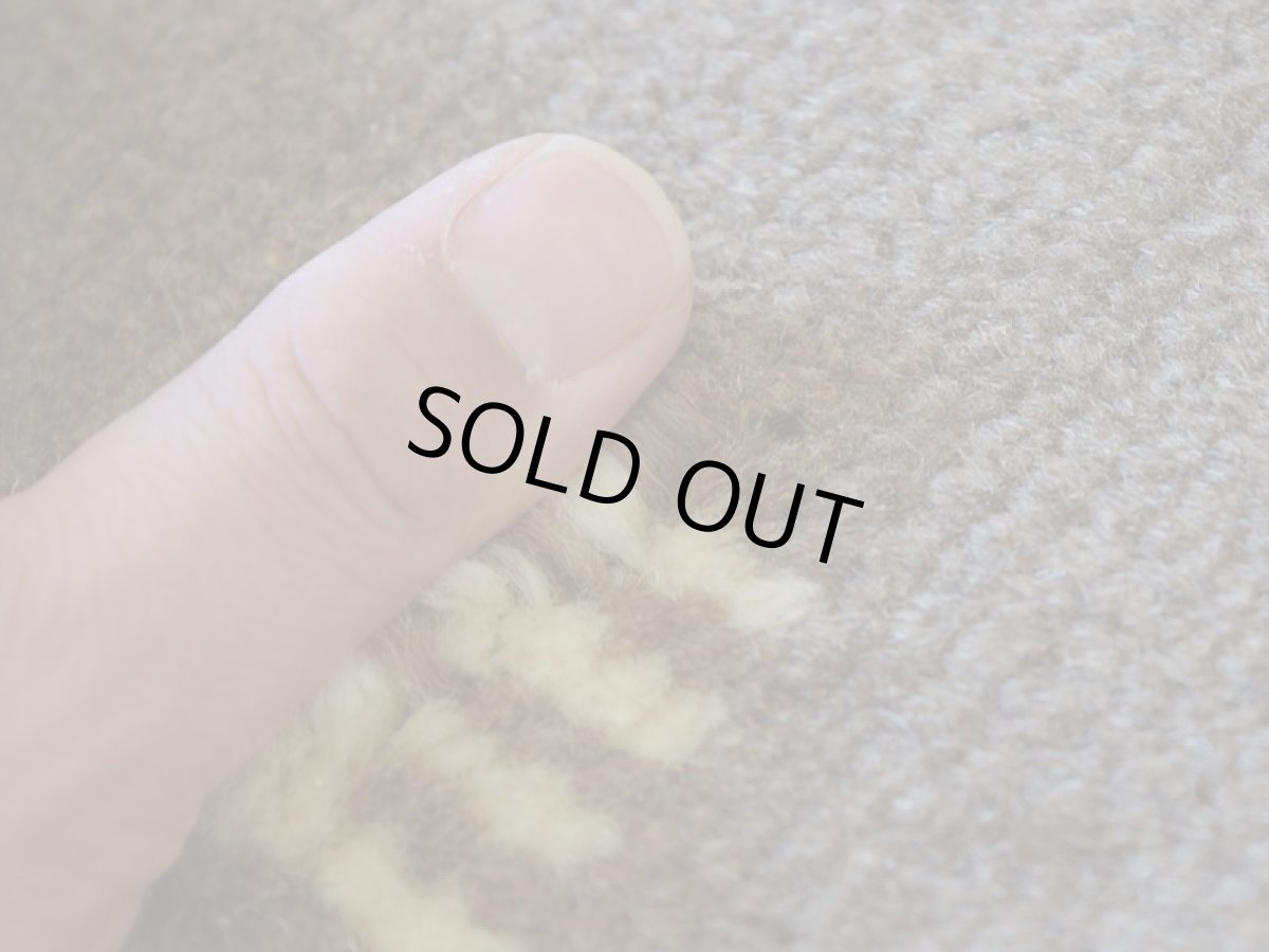 画像11: 新品 ペルシャ ギャッベ 縦2.4m 横1.8m 4.1㎡ 〜3帖 リビング ダイニング 2-3人掛けソファ サイズ 232 × 174 cm No.1469 天然 ウール ギャベ 手織り ハンドメイド ラグ 絨毯 カーペット リビングダイニングルームやベッドサイドに 生成り ベージュ 茶 ブラウン n-1469-232174s042-013 (11)