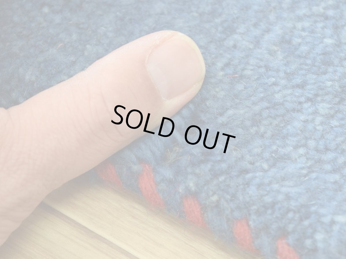 画像11: 新品 ペルシャ ギャッベ 縦2.5m 横2m 5㎡ 〜4.5帖 リビング ダイニング 2-3人掛けソファ サイズ 247 × 200 cm No.1961 天然 草木染 ウール ギャベ 手織り ハンドメイド ラグ 絨毯 カーペット リビングダイニングルームやベッドサイドに インディゴブルー 青 藍 n-1961-247200s093-025 (11)