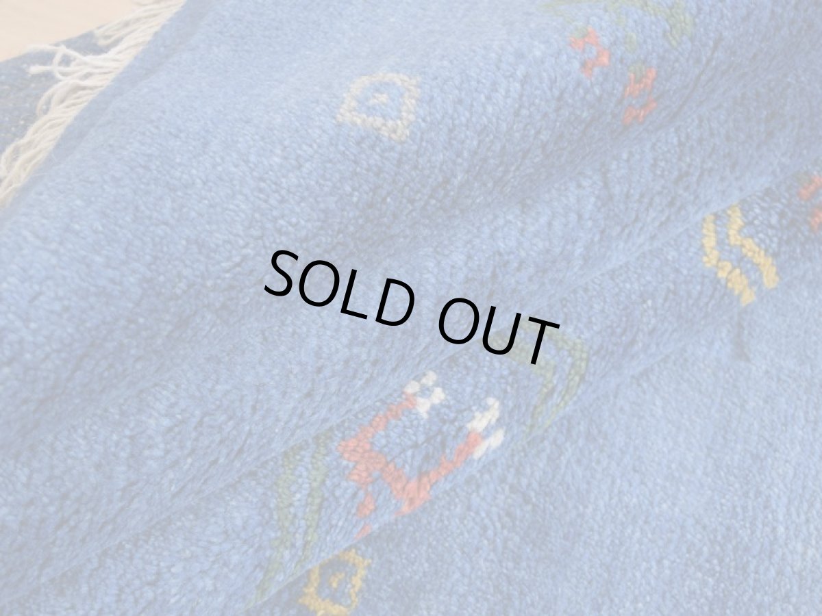 画像15: 新品 ペルシャ ギャッベ 縦2.5m 横2m 5㎡ 〜4.5帖 リビング ダイニング 2-3人掛けソファ サイズ 247 × 200 cm No.1961 天然 草木染 ウール ギャベ 手織り ハンドメイド ラグ 絨毯 カーペット リビングダイニングルームやベッドサイドに インディゴブルー 青 藍 n-1961-247200s093-025 (15)