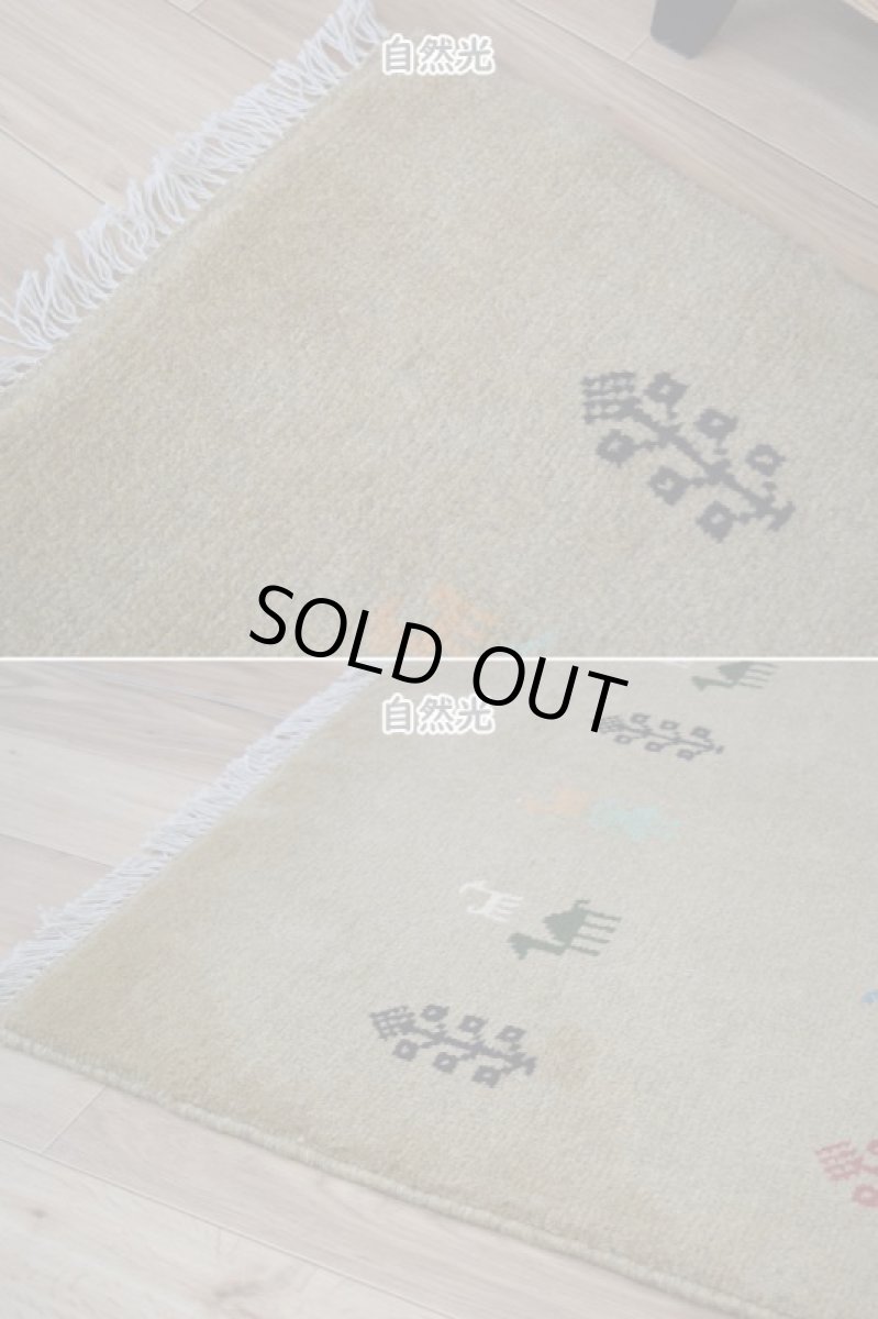 画像8: 新品 ペルシャ ギャッベ 縦2m 横1.5m 3㎡ 〜3帖 リビング ダイニング 2-3人掛けソファ サイズ 201 × 156 cm No.R448 肉厚 天然 ウール ギャベ 手織り ハンドメイド ラグ 絨毯 カーペット リビングダイニングルームやベッドサイドに イエロー シャンパンゴールド からし色 n-r448-201156h051-002 (8)