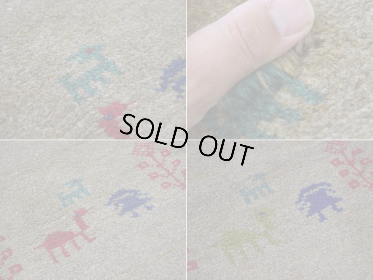画像17: 新品 ペルシャ ギャッベ 縦2m 横1.4m 2.6㎡ リビング ダイニング 2-3人掛けソファ サイズ 192 × 133 cm No.R439 肉厚 天然 ウール ギャベ 手織り ハンドメイド ラグ 絨毯 カーペット リビングダイニングルームやベッドサイドに ライトブラウン 茶 動物 植物柄 n-r439-192133h031-071 (17)