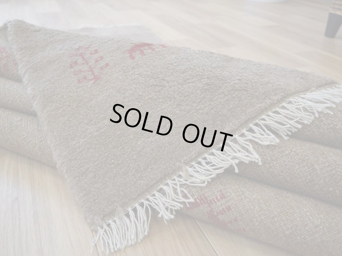 画像15: 新品 ペルシャ ギャッベ 縦2m 横1.4m 2.6㎡ リビング ダイニング 2-3人掛けソファ サイズ 192 × 133 cm No.R439 肉厚 天然 ウール ギャベ 手織り ハンドメイド ラグ 絨毯 カーペット リビングダイニングルームやベッドサイドに ライトブラウン 茶 動物 植物柄 n-r439-192133h031-071 (15)