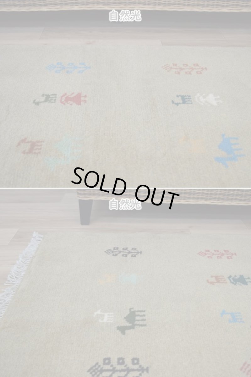 画像4: 新品 ペルシャ ギャッベ 縦2m 横1.5m 3㎡ 〜3帖 リビング ダイニング 2-3人掛けソファ サイズ 201 × 156 cm No.R448 肉厚 天然 ウール ギャベ 手織り ハンドメイド ラグ 絨毯 カーペット リビングダイニングルームやベッドサイドに イエロー シャンパンゴールド からし色 n-r448-201156h051-002 (4)
