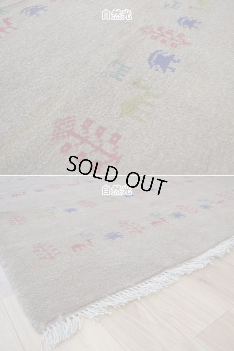 画像9: 新品 ペルシャ ギャッベ 縦2m 横1.4m 2.6㎡ リビング ダイニング 2-3人掛けソファ サイズ 192 × 133 cm No.R439 肉厚 天然 ウール ギャベ 手織り ハンドメイド ラグ 絨毯 カーペット リビングダイニングルームやベッドサイドに ライトブラウン 茶 動物 植物柄 n-r439-192133h031-071 (9)