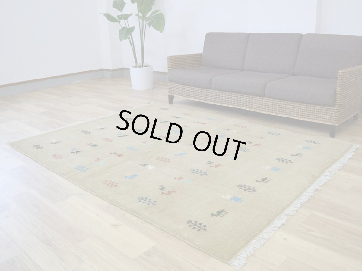 画像2: 新品 ペルシャ ギャッベ 縦2m 横1.5m 3㎡ 〜3帖 リビング ダイニング 2-3人掛けソファ サイズ 201 × 156 cm No.R448 肉厚 天然 ウール ギャベ 手織り ハンドメイド ラグ 絨毯 カーペット リビングダイニングルームやベッドサイドに イエロー シャンパンゴールド からし色 n-r448-201156h051-002 (2)