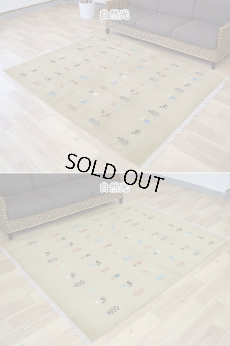 画像5: 新品 ペルシャ ギャッベ 縦2m 横1.5m 3㎡ 〜3帖 リビング ダイニング 2-3人掛けソファ サイズ 201 × 156 cm No.R448 肉厚 天然 ウール ギャベ 手織り ハンドメイド ラグ 絨毯 カーペット リビングダイニングルームやベッドサイドに イエロー シャンパンゴールド からし色 n-r448-201156h051-002 (5)