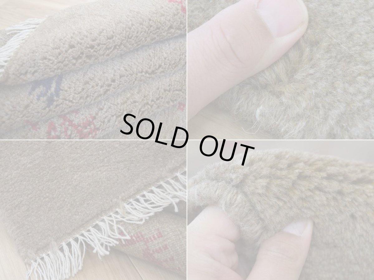 画像18: 新品 ペルシャ ギャッベ 縦2m 横1.4m 2.6㎡ リビング ダイニング 2-3人掛けソファ サイズ 192 × 133 cm No.R439 肉厚 天然 ウール ギャベ 手織り ハンドメイド ラグ 絨毯 カーペット リビングダイニングルームやベッドサイドに ライトブラウン 茶 動物 植物柄 n-r439-192133h031-071 (18)