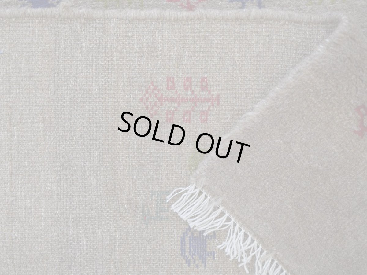 画像16: 新品 ペルシャ ギャッベ 縦2m 横1.4m 2.6㎡ リビング ダイニング 2-3人掛けソファ サイズ 192 × 133 cm No.R439 肉厚 天然 ウール ギャベ 手織り ハンドメイド ラグ 絨毯 カーペット リビングダイニングルームやベッドサイドに ライトブラウン 茶 動物 植物柄 n-r439-192133h031-071 (16)