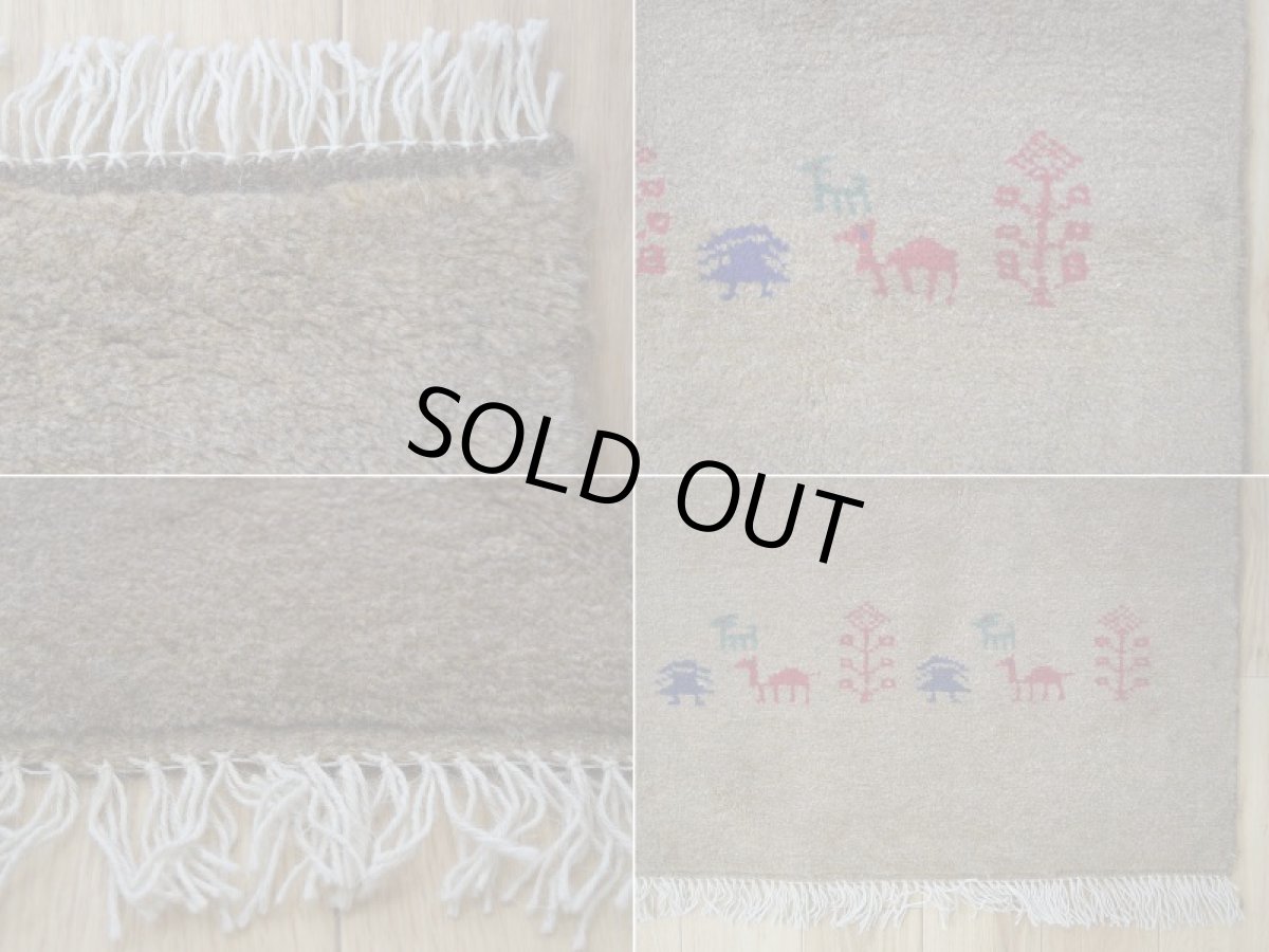 画像19: 新品 ペルシャ ギャッベ 縦2m 横1.4m 2.6㎡ リビング ダイニング 2-3人掛けソファ サイズ 192 × 133 cm No.R439 肉厚 天然 ウール ギャベ 手織り ハンドメイド ラグ 絨毯 カーペット リビングダイニングルームやベッドサイドに ライトブラウン 茶 動物 植物柄 n-r439-192133h031-071 (19)