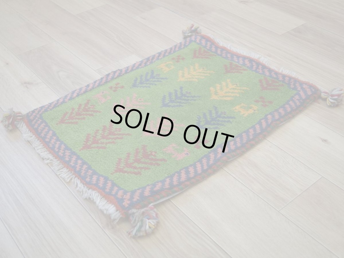 画像3: 新品 ペルシャ ギャッベ 足元マット 玄関マット ミニ サイズ 57 × 42 cm No.607 肉厚 天然 草木染 ウール ギャベ 手織り ハンドメイド ラグ 絨毯 カーペット グリーン 緑 マルチカラー 動物柄 n-607-057042s51-91 (3)