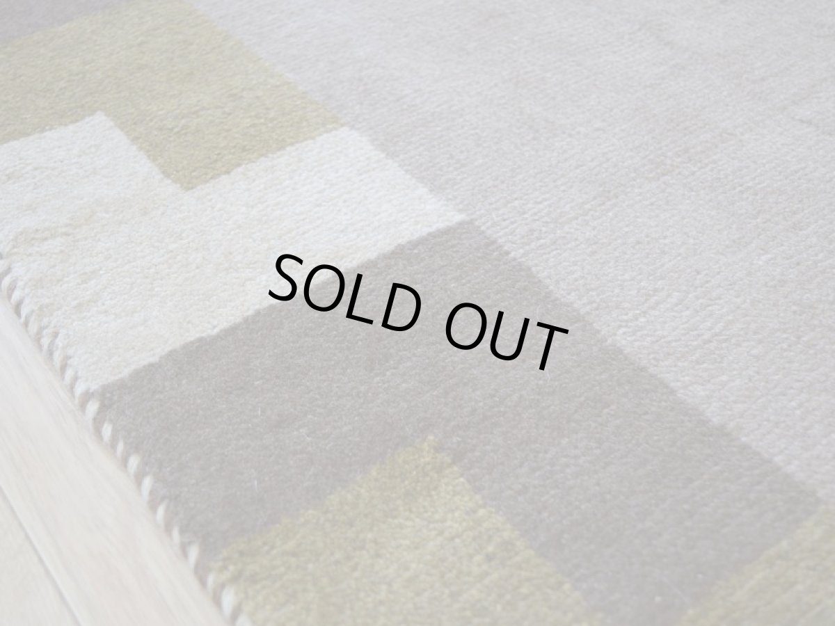 画像13: 新品 ペルシャ ギャッベ 縦2m 横1.5m 3㎡ 〜3帖 リビング ダイニング 2-3人掛けソファ サイズ 190 × 146 cm No.1470 天然 ウール ギャベ 手織り ハンドメイド ラグ 絨毯 カーペット リビングダイニングルームやベッドサイドに 生成り クリーム ベージュ 茶 ライトブラウン オリーブ カーキ n-1470-190146s042-013 (13)