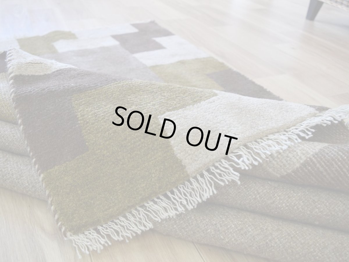 画像15: 新品 ペルシャ ギャッベ 縦2m 横1.5m 3㎡ 〜3帖 リビング ダイニング 2-3人掛けソファ サイズ 190 × 146 cm No.1470 天然 ウール ギャベ 手織り ハンドメイド ラグ 絨毯 カーペット リビングダイニングルームやベッドサイドに 生成り クリーム ベージュ 茶 ライトブラウン オリーブ カーキ n-1470-190146s042-013 (15)