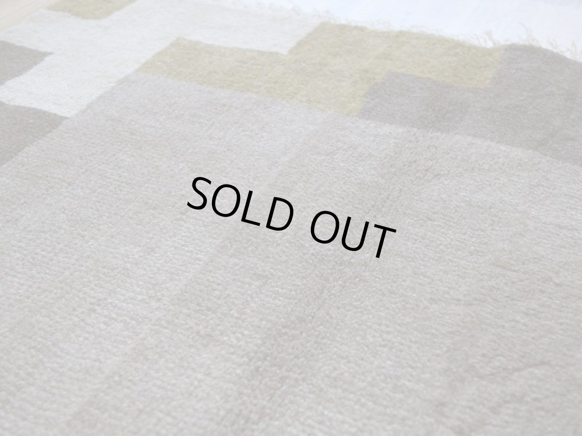 画像10: 新品 ペルシャ ギャッベ 縦2m 横1.5m 3㎡ 〜3帖 リビング ダイニング 2-3人掛けソファ サイズ 190 × 146 cm No.1470 天然 ウール ギャベ 手織り ハンドメイド ラグ 絨毯 カーペット リビングダイニングルームやベッドサイドに 生成り クリーム ベージュ 茶 ライトブラウン オリーブ カーキ n-1470-190146s042-013 (10)