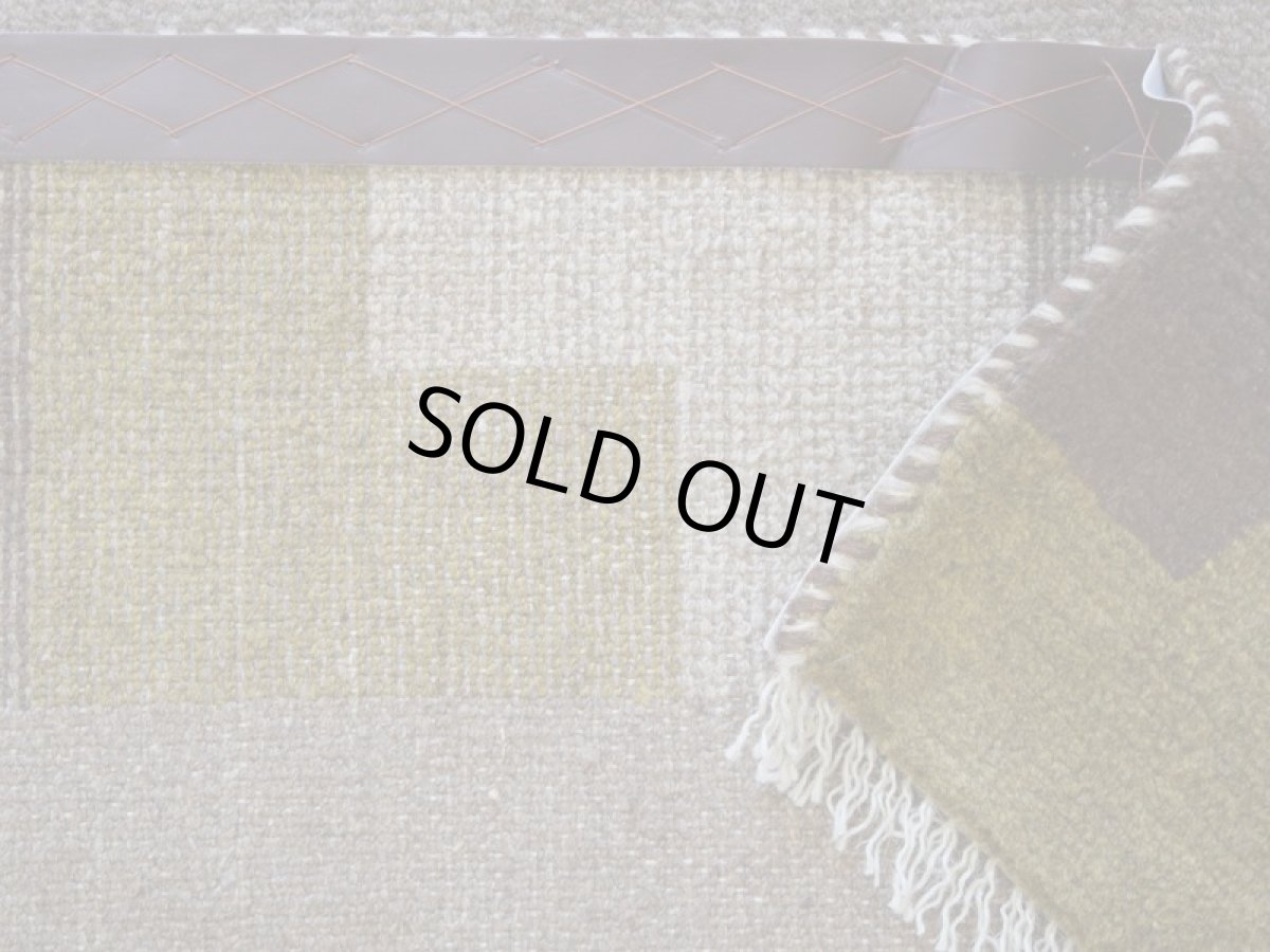 画像16: 新品 ペルシャ ギャッベ 縦2m 横1.5m 3㎡ 〜3帖 リビング ダイニング 2-3人掛けソファ サイズ 190 × 146 cm No.1470 天然 ウール ギャベ 手織り ハンドメイド ラグ 絨毯 カーペット リビングダイニングルームやベッドサイドに 生成り クリーム ベージュ 茶 ライトブラウン オリーブ カーキ n-1470-190146s042-013 (16)