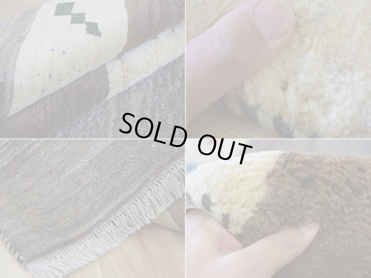 画像18: 新品 ペルシャ ギャッベ 縦2m 横1.5m 3㎡ 〜3帖 リビング ダイニング 2-3人掛けソファ サイズ 198 × 147 cm No.1926 肉厚 天然 草木染 ウール ギャベ 手織り ハンドメイド ラグ 絨毯 カーペット リビングダイニングルームやベッドサイドに 生成り クリーム ベージュ ブラウン 原毛系 ボーダー n-1926-198147s042-013 (18)