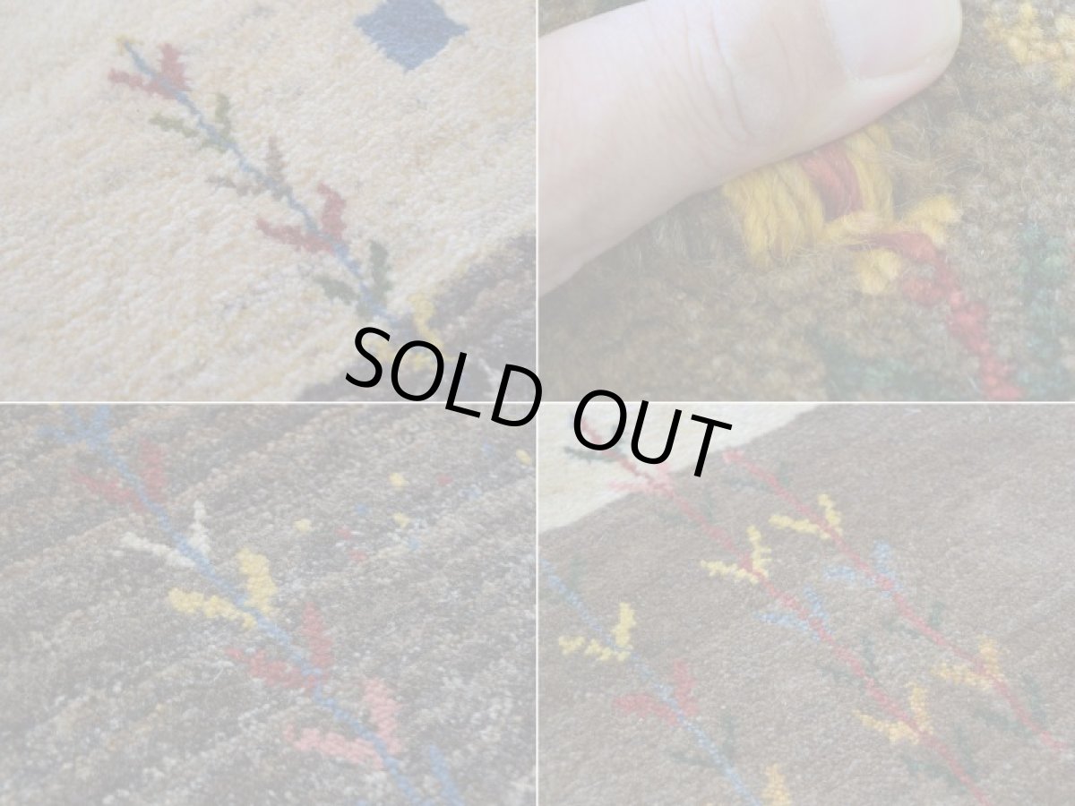 画像15: 新品 ペルシャ ギャッベ 縦2m 横1.5m 3㎡ 〜3帖 リビング ダイニング 2-3人掛けソファ サイズ 198 × 147 cm No.1926 肉厚 天然 草木染 ウール ギャベ 手織り ハンドメイド ラグ 絨毯 カーペット リビングダイニングルームやベッドサイドに 生成り クリーム ベージュ ブラウン 原毛系 ボーダー n-1926-198147s042-013 (15)