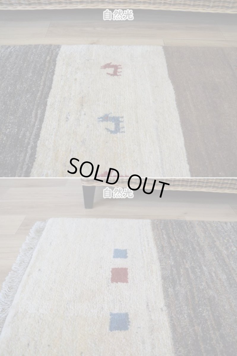 画像4: 新品 ペルシャ ギャッベ 縦2m 横1.5m 3㎡ 〜3帖 リビング ダイニング 2-3人掛けソファ サイズ 198 × 147 cm No.1926 肉厚 天然 草木染 ウール ギャベ 手織り ハンドメイド ラグ 絨毯 カーペット リビングダイニングルームやベッドサイドに 生成り クリーム ベージュ ブラウン 原毛系 ボーダー n-1926-198147s042-013 (4)