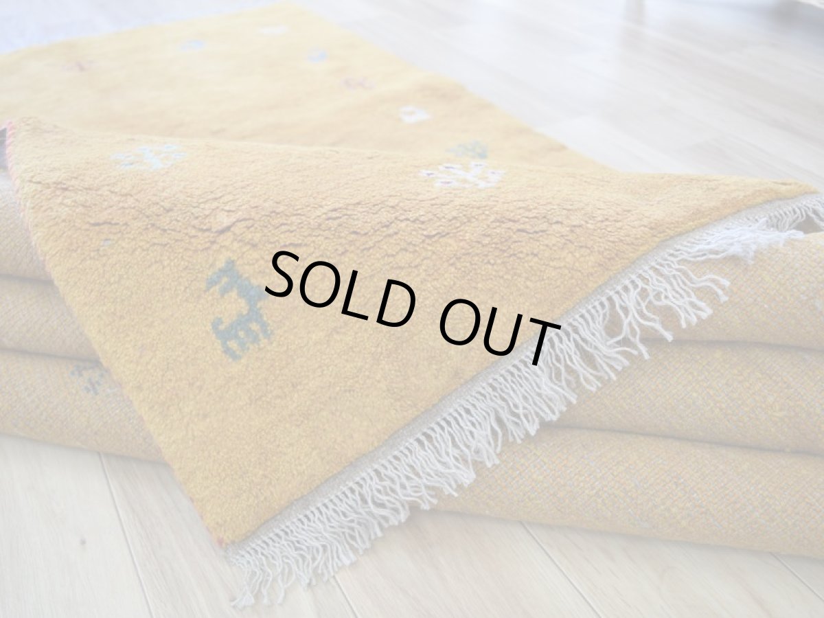 画像14: 新品 ペルシャ ギャッベ 縦2.4m 横1.7m 4㎡ 〜3帖 リビング ダイニング 2-3人掛けソファ サイズ 238 × 170 cm No.1945 肉厚 天然 草木染 ウール ギャベ 手織り ハンドメイド ラグ 絨毯 カーペット リビングダイニングルームやベッドサイドに イエロー 黄色 オレンジ  n-1945-238170s023-024 (14)