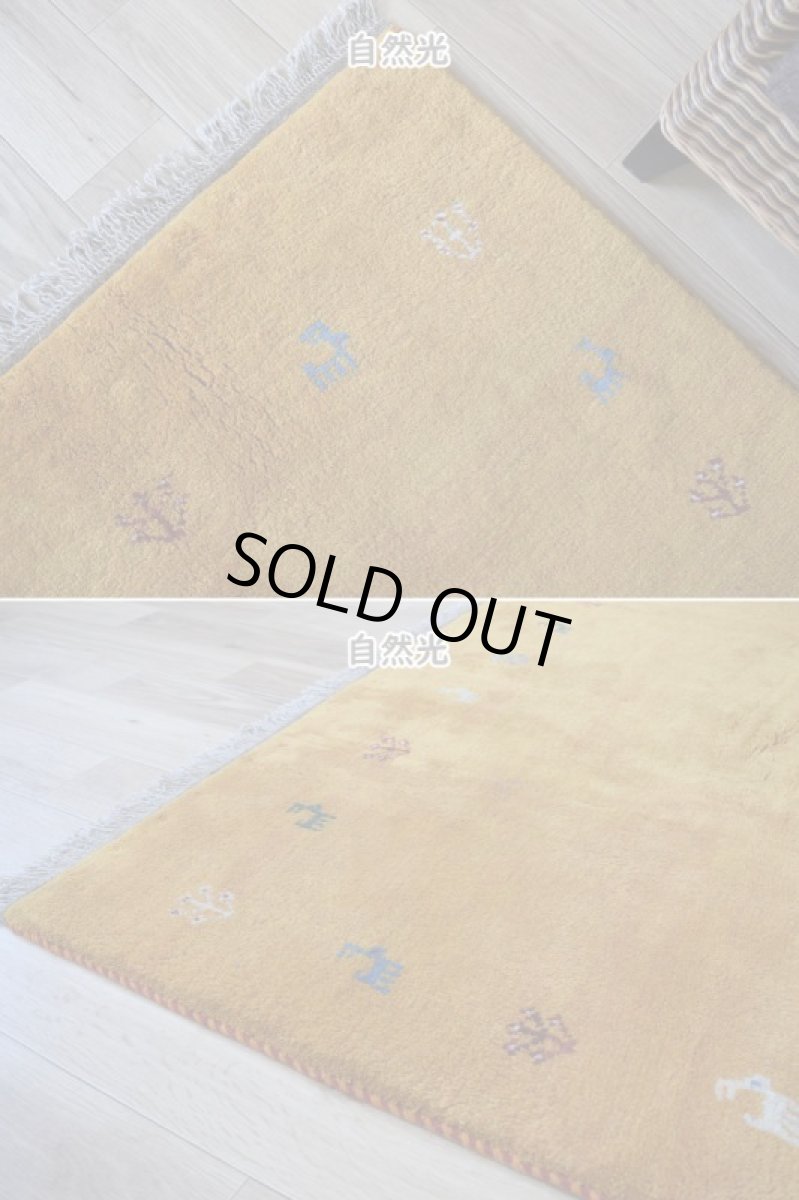 画像8: 新品 ペルシャ ギャッベ 縦2.4m 横1.7m 4㎡ 〜3帖 リビング ダイニング 2-3人掛けソファ サイズ 238 × 170 cm No.1945 肉厚 天然 草木染 ウール ギャベ 手織り ハンドメイド ラグ 絨毯 カーペット リビングダイニングルームやベッドサイドに イエロー 黄色 オレンジ  n-1945-238170s023-024 (8)