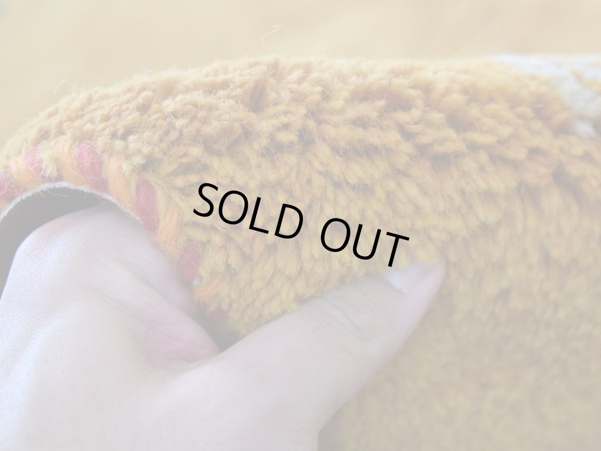 画像13: 新品 ペルシャ ギャッベ 縦2.4m 横1.7m 4㎡ 〜3帖 リビング ダイニング 2-3人掛けソファ サイズ 238 × 170 cm No.1945 肉厚 天然 草木染 ウール ギャベ 手織り ハンドメイド ラグ 絨毯 カーペット リビングダイニングルームやベッドサイドに イエロー 黄色 オレンジ  n-1945-238170s023-024 (13)