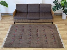 画像1: 新品 ペルシャ ギャッベ 縦2m 横1.4m 2.6㎡ リビング ダイニング 2-3人掛けソファ サイズ 190 × 133 cm No.R441 肉厚 天然 ウール ギャベ 手織り ハンドメイド ラグ 絨毯 カーペット リビングダイニングルームやベッドサイドに ライトブラウン 茶 動物 植物柄 n-r441-190133h031-071 (1)