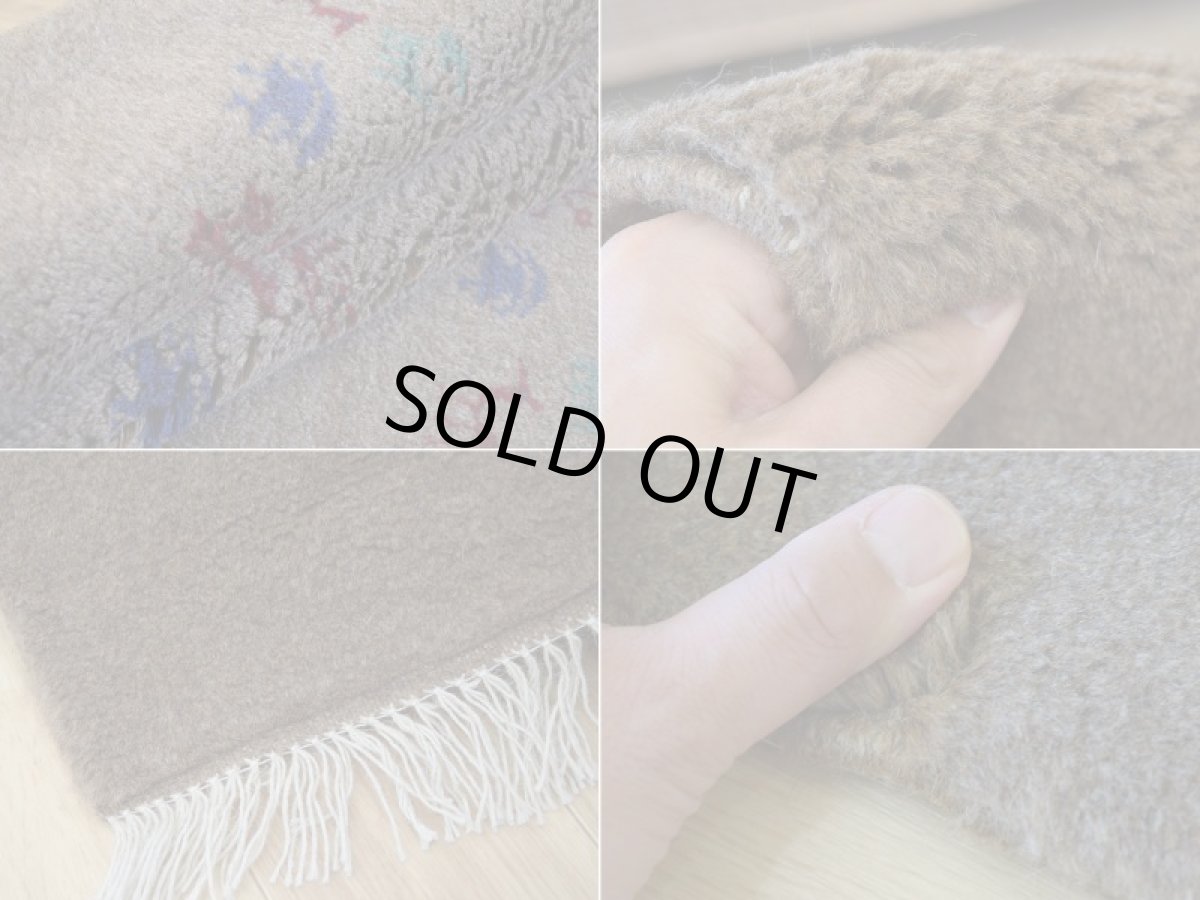 画像19: 新品 ペルシャ ギャッベ 縦2m 横1.4m 2.6㎡ リビング ダイニング 2-3人掛けソファ サイズ 190 × 133 cm No.R441 肉厚 天然 ウール ギャベ 手織り ハンドメイド ラグ 絨毯 カーペット リビングダイニングルームやベッドサイドに ライトブラウン 茶 動物 植物柄 n-r441-190133h031-071 (19)