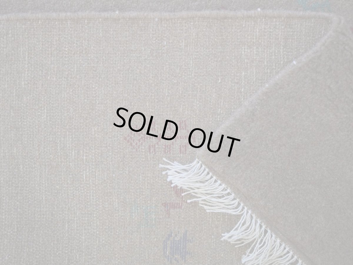 画像16: 新品 ペルシャ ギャッベ 縦2m 横1.4m 2.6㎡ リビング ダイニング 2-3人掛けソファ サイズ 190 × 133 cm No.R441 肉厚 天然 ウール ギャベ 手織り ハンドメイド ラグ 絨毯 カーペット リビングダイニングルームやベッドサイドに ライトブラウン 茶 動物 植物柄 n-r441-190133h031-071 (16)