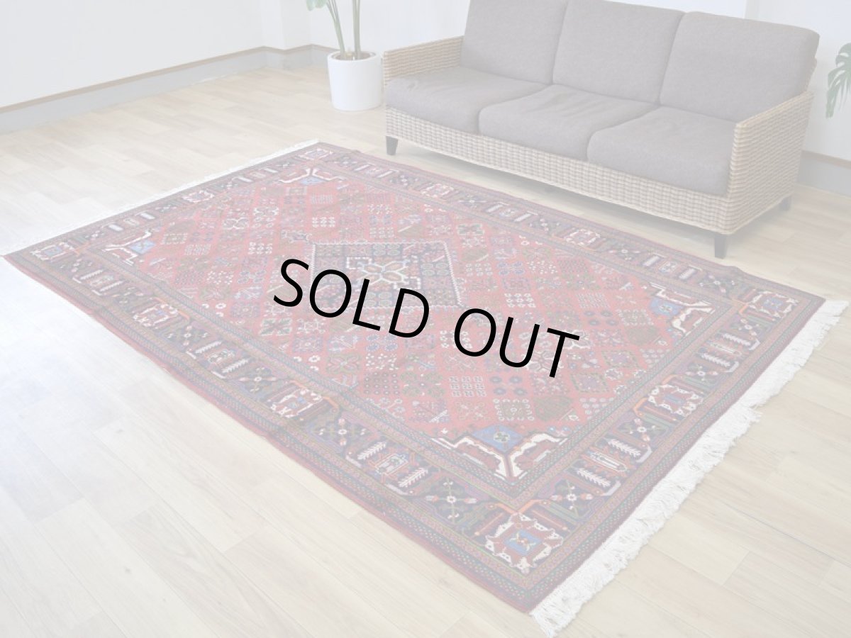 画像3: 美品 ペルシャ 絨毯 メイメ 産 縦2.6m 横1.7m 4.5㎡ 〜3帖程度 リビングダイニングテーブル 3人掛けソファ サイズ 260 x 170 cm No.2099 ウール 手織り ラグ ハンドメイド カーペット 敷物 ジョーシャガン ハジカノミ 花菱模様 花柄 赤 a-2099-260170s024-055 (3)