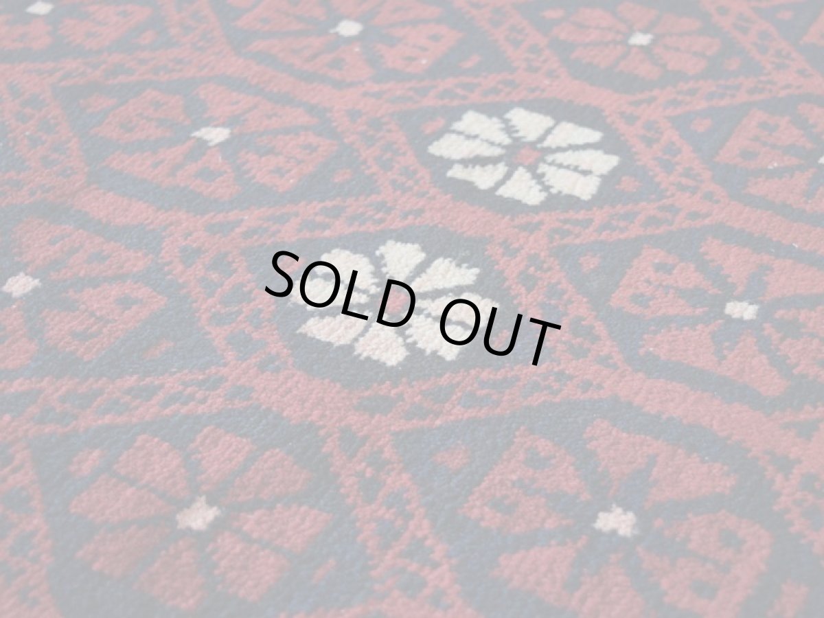 画像10: 良品 ペルシャ 部族絨毯 バルーチ 縦3m 横1.3m 4㎡ 〜6帖程度 リビング ダイニング 3人掛けソファ サイズ 300 x 128 cm No.R388 天然 ウール 手織り トライバル ラグ 敷物 マット カーペット 幾何学模様 ヴィンテージ ビンテージ  赤 黒 b-r388-300128h021-061 (10)