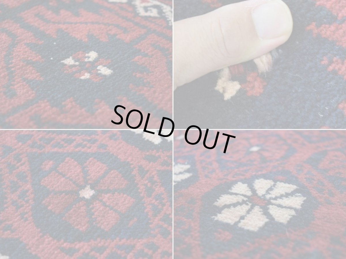 画像17: 良品 ペルシャ 部族絨毯 バルーチ 縦3m 横1.3m 4㎡ 〜6帖程度 リビング ダイニング 3人掛けソファ サイズ 300 x 128 cm No.R388 天然 ウール 手織り トライバル ラグ 敷物 マット カーペット 幾何学模様 ヴィンテージ ビンテージ  赤 黒 b-r388-300128h021-061 (17)