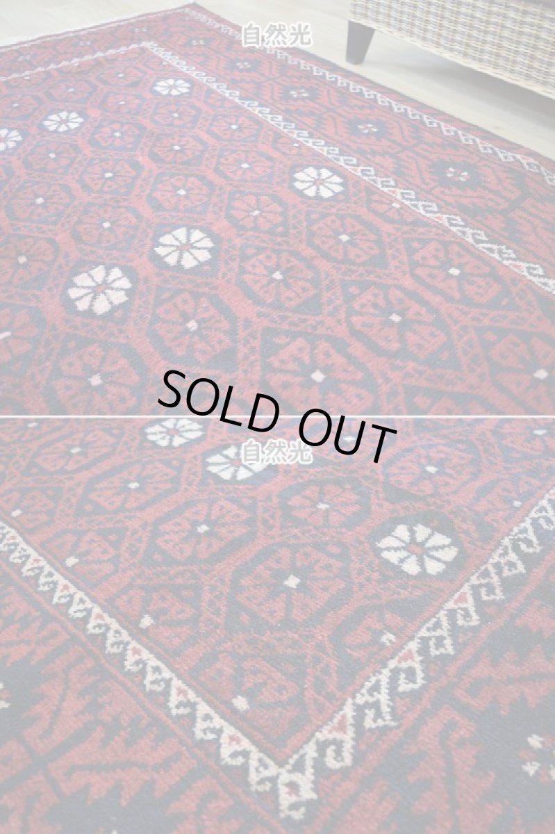 画像7: 良品 ペルシャ 部族絨毯 バルーチ 縦3m 横1.3m 4㎡ 〜6帖程度 リビング ダイニング 3人掛けソファ サイズ 300 x 128 cm No.R388 天然 ウール 手織り トライバル ラグ 敷物 マット カーペット 幾何学模様 ヴィンテージ ビンテージ  赤 黒 b-r388-300128h021-061 (7)