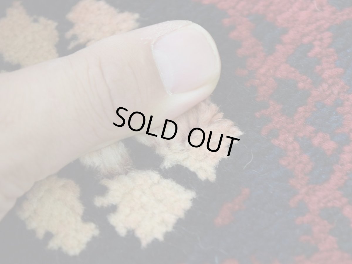 画像11: 良品 ペルシャ 部族絨毯 バルーチ 縦3m 横1.3m 4㎡ 〜6帖程度 リビング ダイニング 3人掛けソファ サイズ 300 x 128 cm No.R388 天然 ウール 手織り トライバル ラグ 敷物 マット カーペット 幾何学模様 ヴィンテージ ビンテージ  赤 黒 b-r388-300128h021-061 (11)