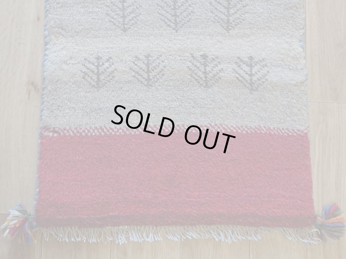 画像3: 新品 ペルシャ ギャッベ 玄関マット サイズ 76 × 53 cm No.555 天然 草木染 ウール ギャベ 手織り ハンドメイド ラグ 絨毯 カーペット 赤 グレー 原毛系 マルチカラー 生命の樹柄 n-555-7653-s-42 (3)