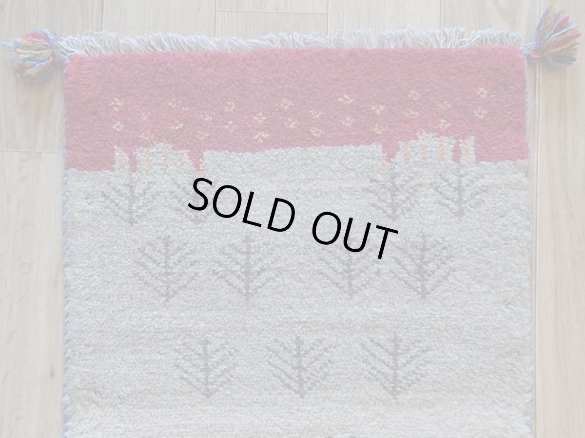 画像2: 新品 ペルシャ ギャッベ 玄関マット サイズ 76 × 53 cm No.555 天然 草木染 ウール ギャベ 手織り ハンドメイド ラグ 絨毯 カーペット 赤 グレー 原毛系 マルチカラー 生命の樹柄 n-555-7653-s-42 (2)